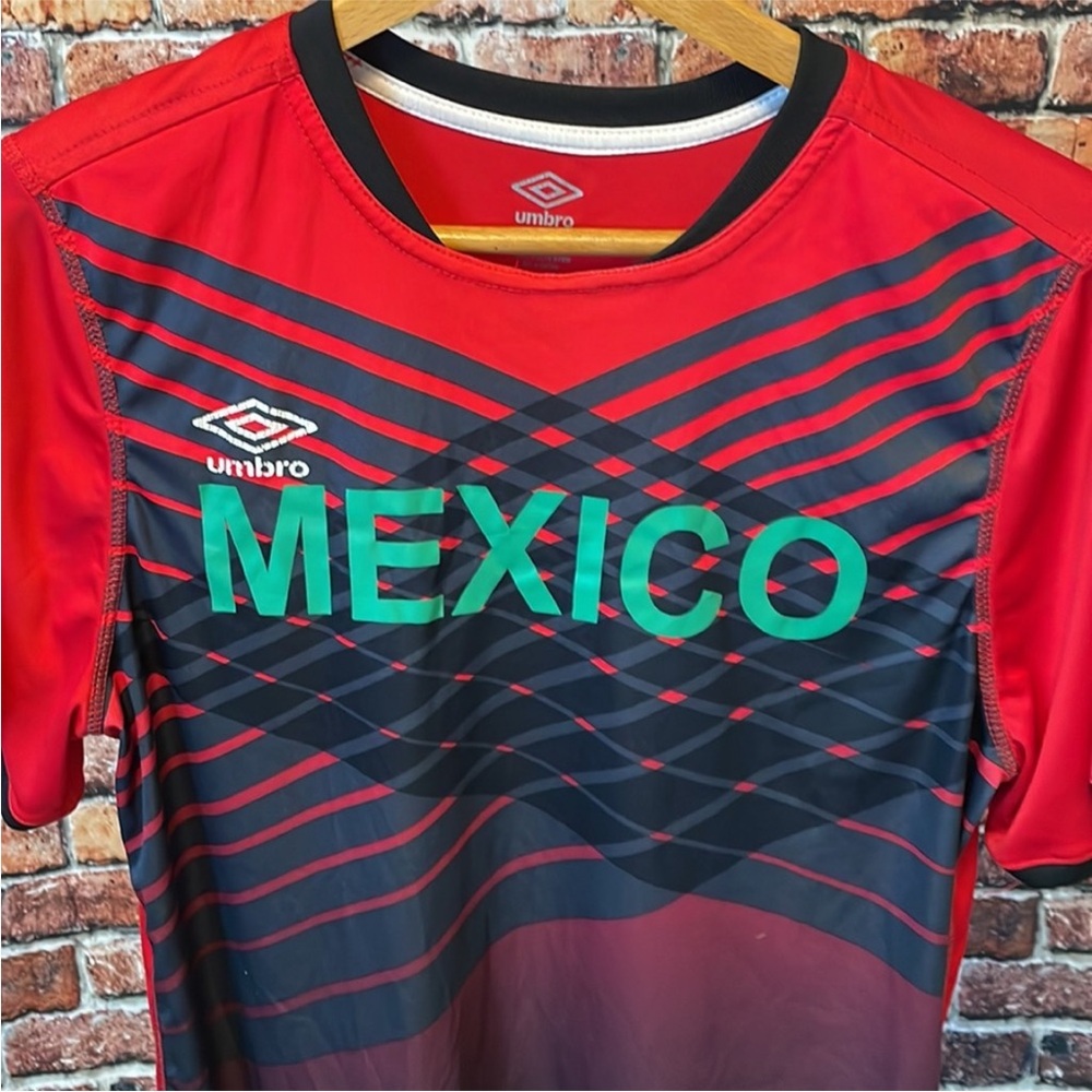 Umbro Mexico mens soccer football teeshirt athletic small red green tee jersey